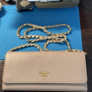 ✨ Prada Clutch – Lachsfarben, zeitlos elegant ✨